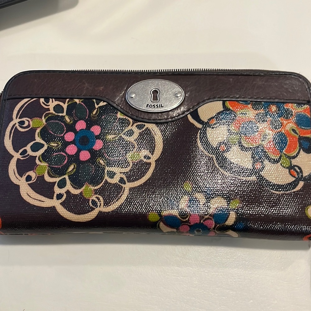 LN Fossil vintage Keyper doodles coated zip wallet